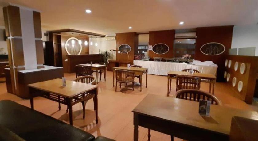 Alexander Hotel Tegal Exterior foto