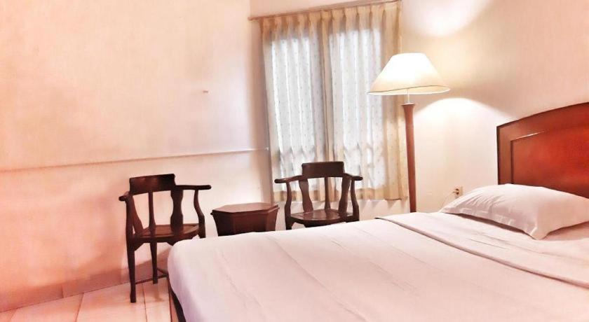 Alexander Hotel Tegal Exterior foto