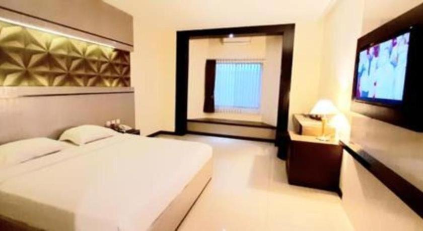 Alexander Hotel Tegal Exterior foto