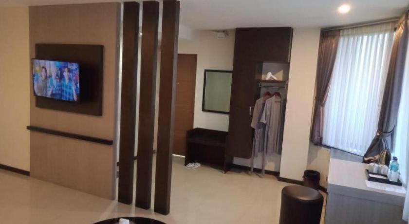 Alexander Hotel Tegal Exterior foto